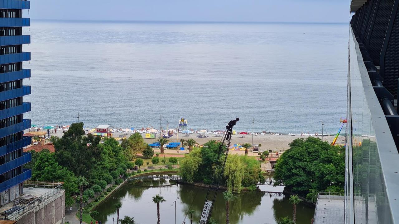 Deluxe Hotel Room In The Heart Of Batumi Orbi City A Block Exterior foto