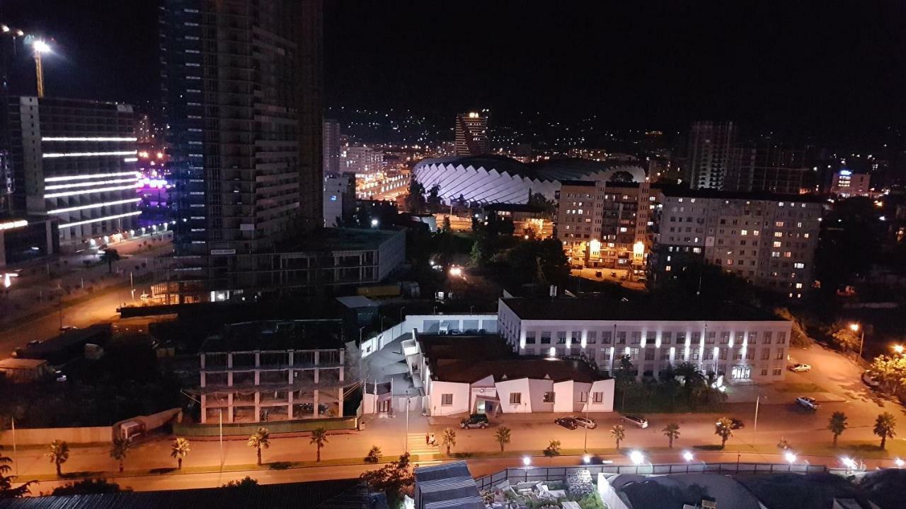 Deluxe Hotel Room In The Heart Of Batumi Orbi City A Block Exterior foto